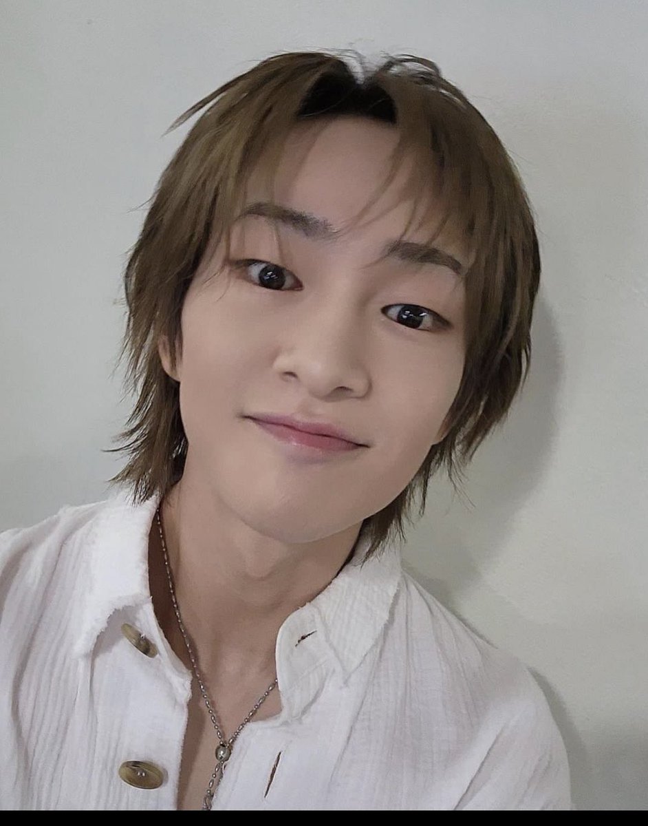 5HINee_ult's tweet photo. Wanna be your vaccum cleanser 🫶🏻

#ultonew #onew #ONEW_CONCERT_O_NEW_NOTE_in_JAPAN #ONEW_Circle https://t.co/SZHPNfk5jQ