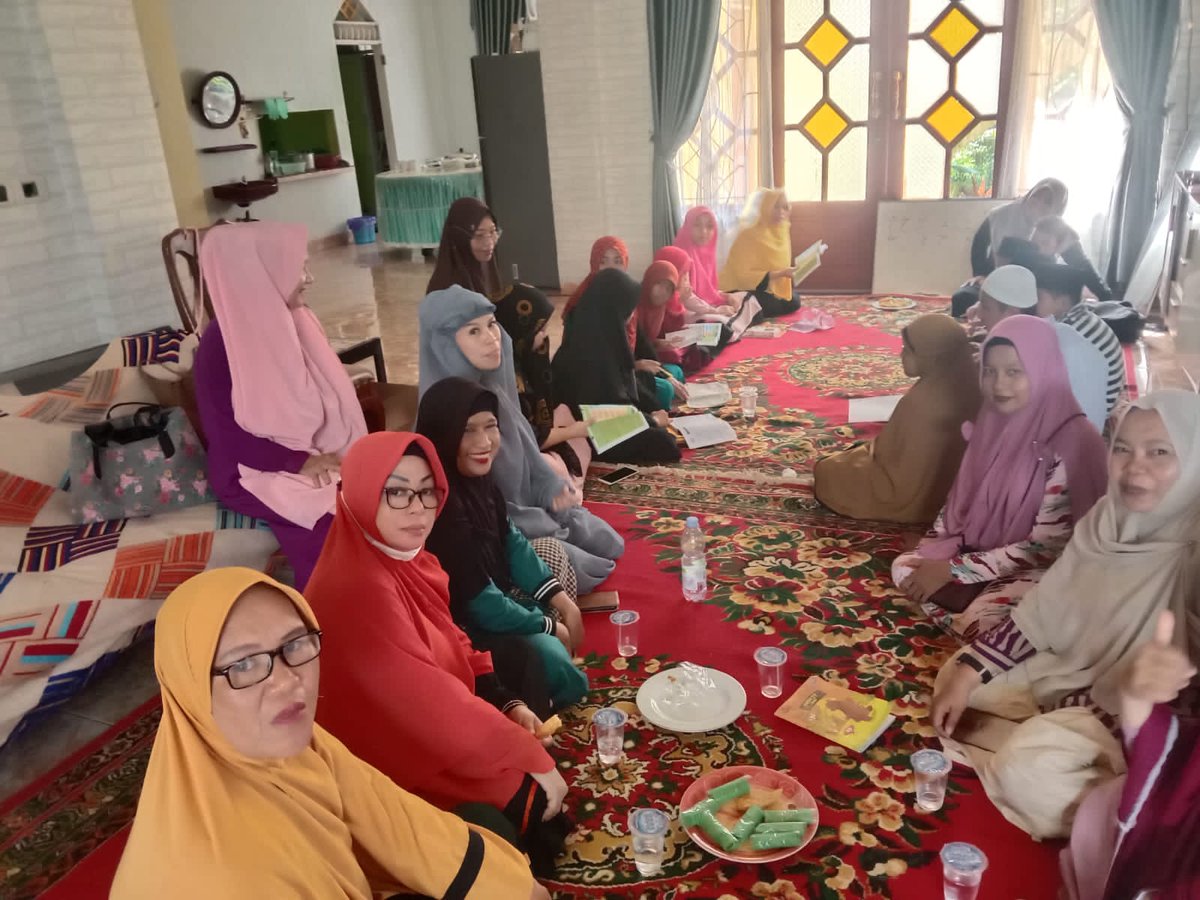 MayanNini's tweet photo. TPQ AULAADUN SHOLIHIN Binaan BKMT Kecamatan Baruga dalam kegiatan berlomba-lomba dalam kebaikan yaitu belajar mengaji mulai dari usia dini hingga lansia.

#TPQAulaadunSholihin
#BKMTKecBaruga
#BersatuDalamKebaikan https://t.co/huuPr1Usmi