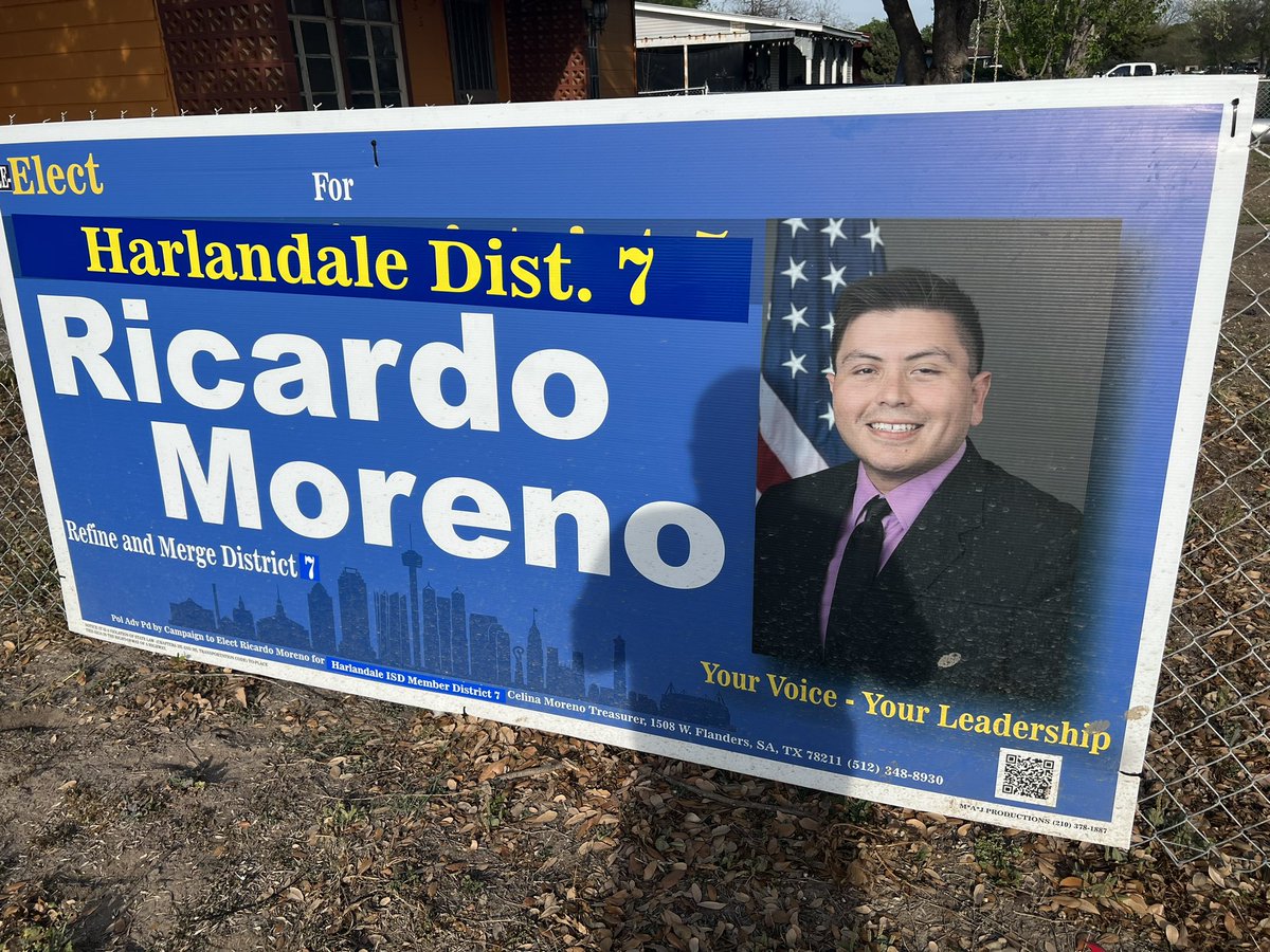 MorenoHISD7's tweet photo. Able to finish the weekend strong 💪. Visiting with our #HarlandaleFamily 🏫 and continue to hear 👂 the support for our #moreno4hisd7 🗳️motivates our goal of walking for a purpose. We appreciate 🙏 the goodwill being shared by our neighbors. 👍👊 #4moreyears https://t.co/5zChjkYoVe