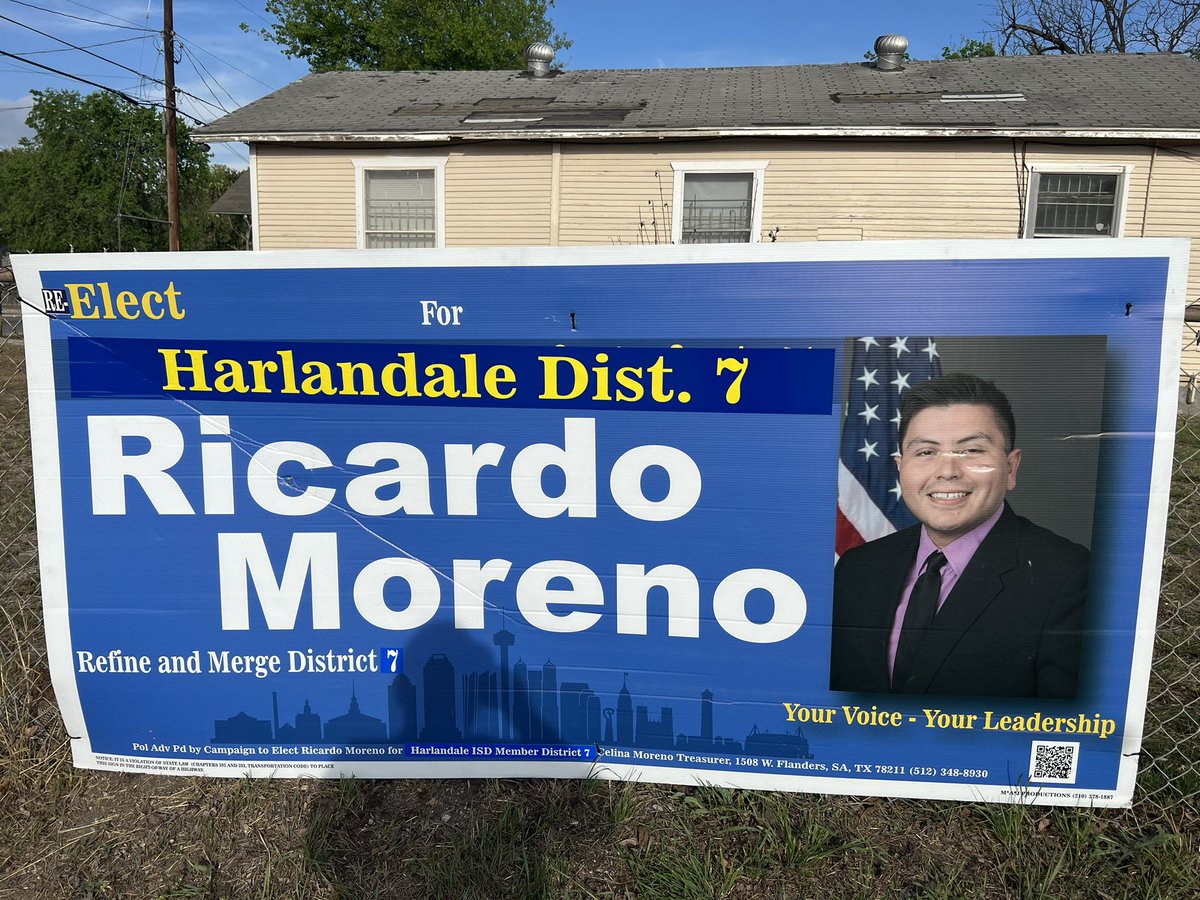 MorenoHISD7's tweet photo. Able to finish the weekend strong 💪. Visiting with our #HarlandaleFamily 🏫 and continue to hear 👂 the support for our #moreno4hisd7 🗳️motivates our goal of walking for a purpose. We appreciate 🙏 the goodwill being shared by our neighbors. 👍👊 #4moreyears https://t.co/5zChjkYoVe