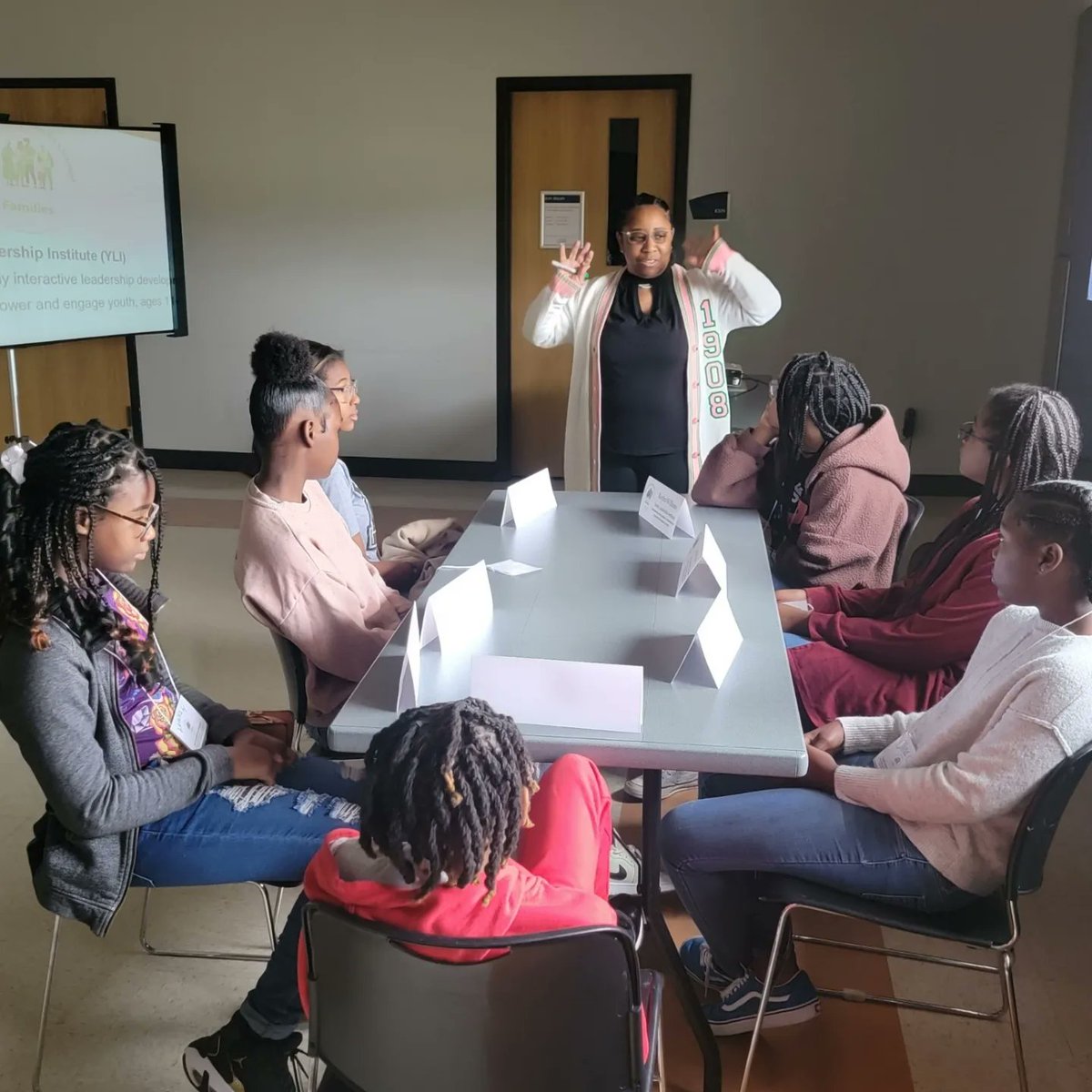 ABPhiO's tweet photo. Yesterday, our Youth Leadership Institute (YLI) continued to SOAR by taking action on Societal Issues!

Their leadership skills in participating in a debate on social awareness about bullying and peer pressure were PHI-nomenal!
#YLI
#SoaringWithAKA 
#AKA1908 https://t.co/C8ytEMG88C
