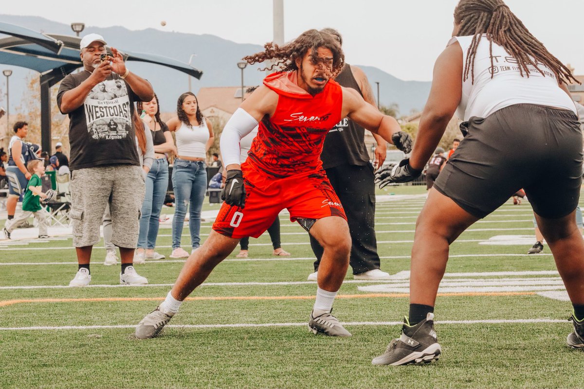 OmarBello56's tweet photo. Got some good 5v5 work in fontana #dline #fontana #linemen #seven60 #seven60athletes https://t.co/5pJpH52tjN