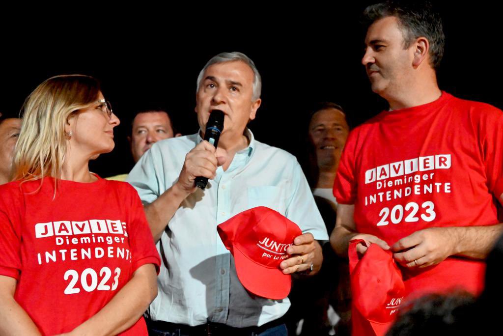 ramonjmestre's tweet photo. La Falda sigue mirando al futuro. Felicitaciones a @DiemingerJavier, @lucianapacha y a todo el equipo por este triunfo arrollador. El radicalismo es un partido federal y gobierna en todo el país. Desde acá, todos juntos, para gobernar la provincia y el país. #JuntosPorElCambio https://t.co/UvsNfaRx8I