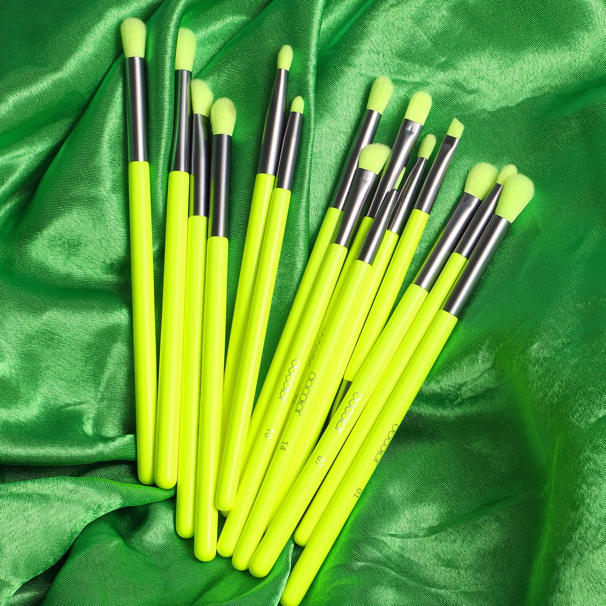 🍀🍀Docolor wholesale Original-✨✨The neon green makeup brush set 15pcs eye makeup brushes N1504, welcome inquiry.❤️❤️

#Docolor #Docolorwholesale #docolororiginal #neon #neongreen #makeup #makeupbrushset #eyemakeup #makeupbrushes #eyebrushes