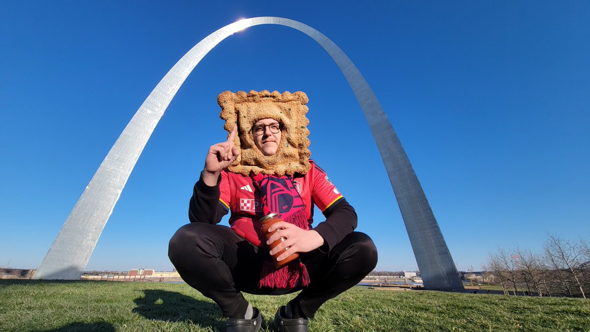 TRavManSTL's tweet photo. Just a little ravioli doing big STL things ⚽️⚽️⚽️ @stlCITYsc  @RiverfrontTimes @imospizza 
.
.
.
.
#travman #toastedravioliman #stlsc #stl #toastedravioli #stlsoccer #stlsoccercity https://t.co/iUk4Du3i4V