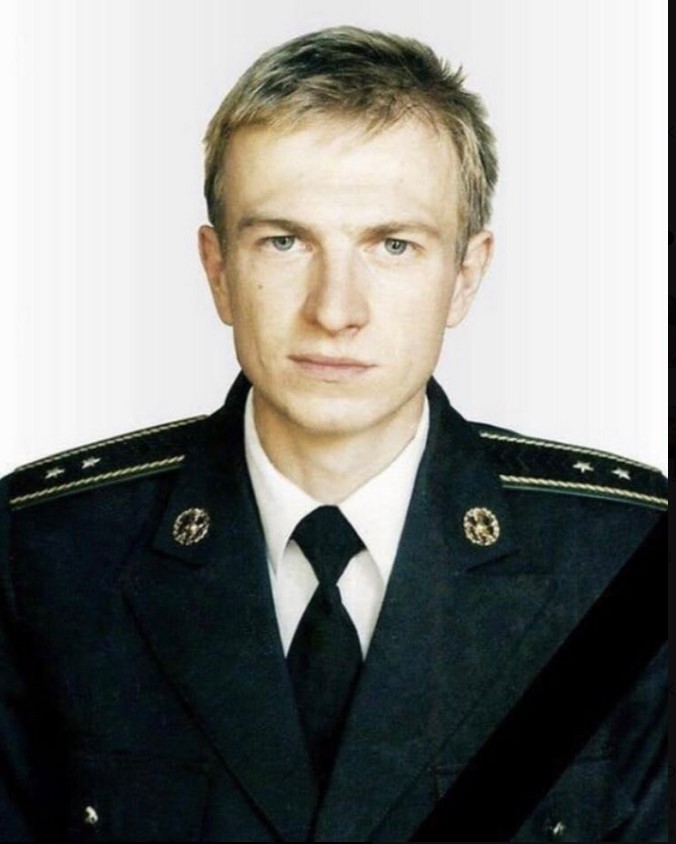 18 марта 2014 года Сергей Кокурин стал первым 🇺🇦украинским солдатом, погибшим в войне с рассией.

Он охранял военный центр в Симферополе, Крым, и отказался сложить оружие.

Покойся с миром Сергей.

 Твои побратимы закончат, что ты начал.