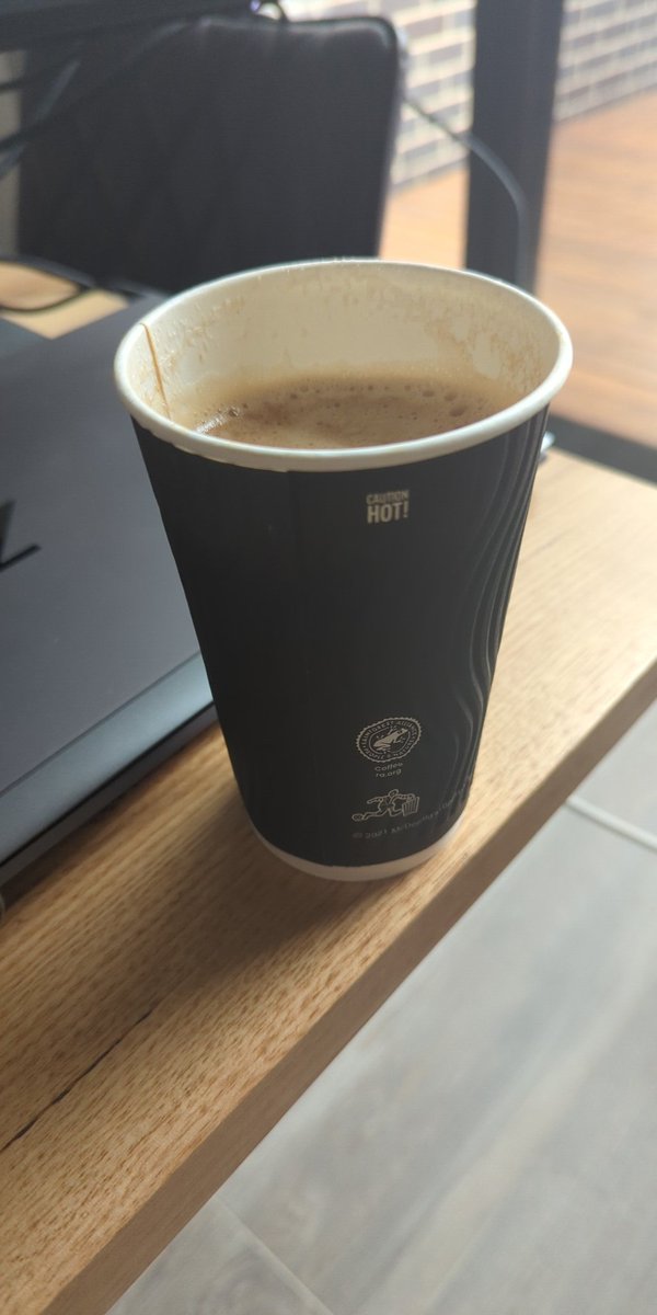 DavidEngravid's tweet photo. @maccas this large flat white is missing the top 20% I don't really appreciate paying for a large and getting effectively a medium drink. https://t.co/5IwNXDofRg