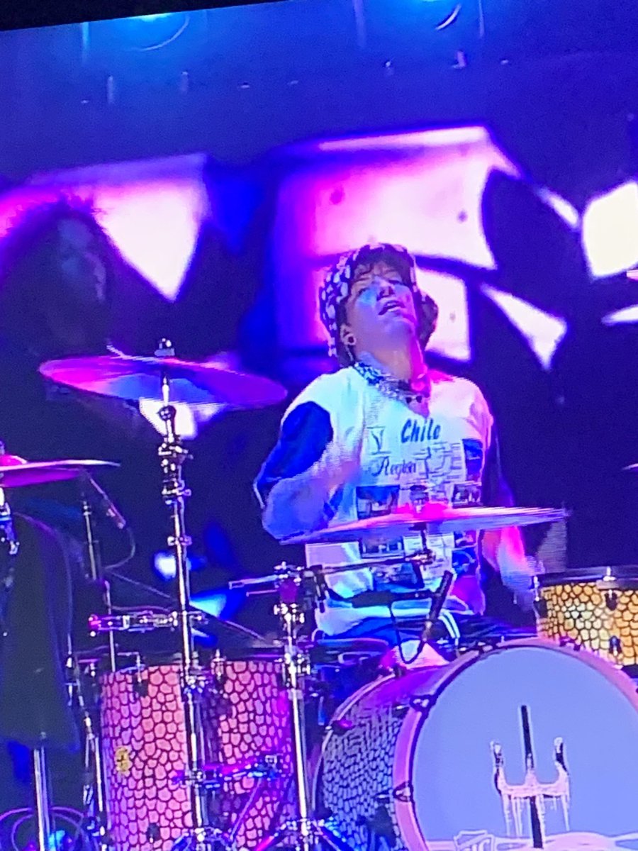 zmsickmarvel's tweet image. De donde chucha Joshua saco una polera de Valpo? 😂
#LollaCL2023 #twentyonepilots