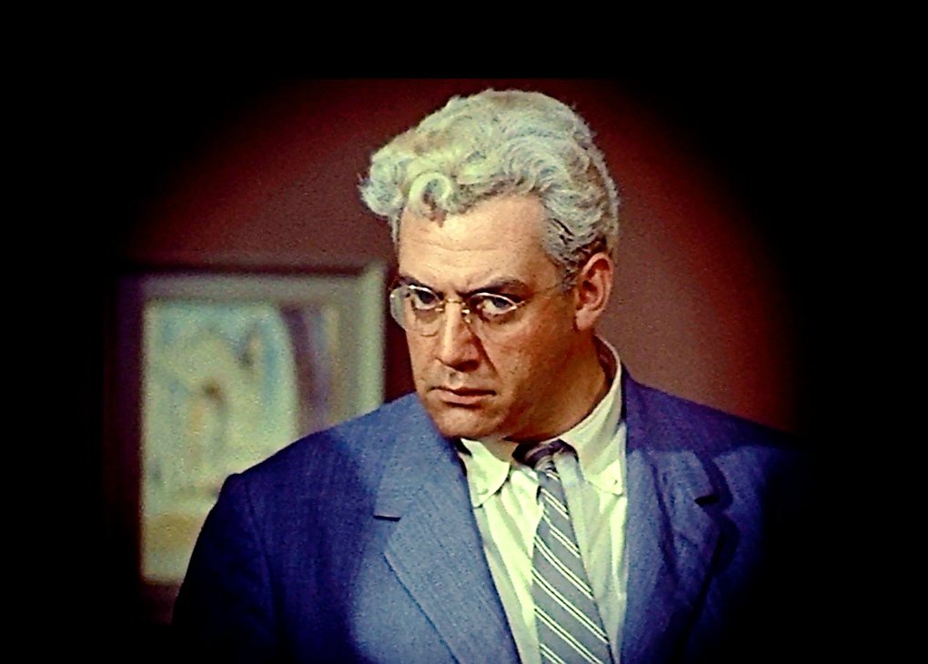 Uh oh 
#RearWindow #TCMParty #RaymondBurr