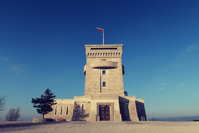 whitedovecrafts's tweet image. Photo By Gregor Pirc | Unsplash 
 #fortsmith #factoryworker #dcextendeduniverse #superbike #archaeology