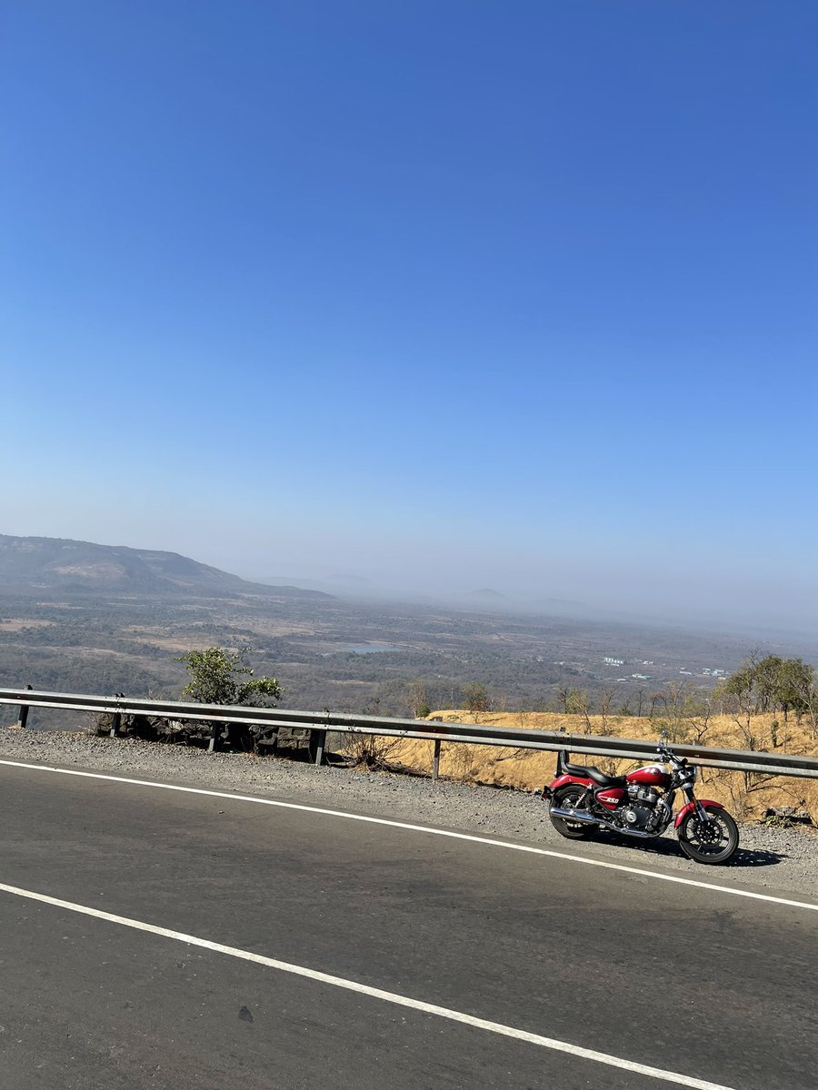 The Royal Enfield Super Meteor 650 is the most convincing cruiser I’ve ridden in a long time. This motorcycle defines its own pace and brings its own style; something I find incredibly attractive. 

#bikeindia #bikelongterm #bikeindialongterm #royalenfield #supermeteor