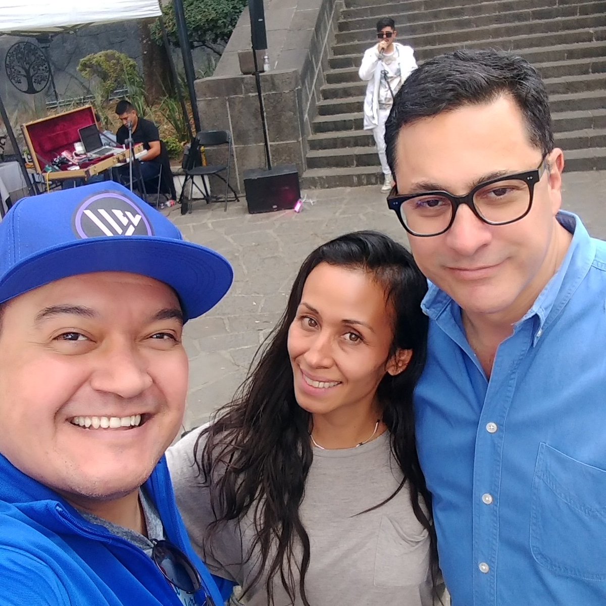 losviel's tweet photo. Hoy Los Viel, @RoyFudos y @macielandres en el Centro Cultural San Ángel de la Alcaldía Álvaro Obregón en el evento Bazar Artesanal!

#tualcaldíaaliada #unachinaazul #LosViel #concierto #cdmx #bazarartesanal #azul #centroculturalsanangel #kalag #escuchatuser #vidaspasadas https://t.co/WpOg534vVj