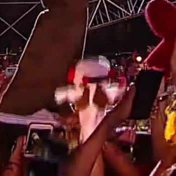 honeybiebb's tweet image. Pero juanini que haces hay #LollaCL2023