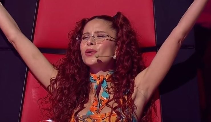 RocioRenner's tweet photo. Lo que más me gusta es que esta temporada es que no escucharemos el “fluye” “crece” “respira el escenario”  y como no, el “yo también” #TheVoiceCHV https://t.co/akFJY7fsmc