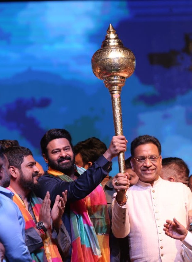 P_Junuguru's tweet photo. We want any updates #Prabhas #Prabhasπ΅ #Adipursh #PromoteRebels #StartAdipurushPromotions #Prabhas fans retweet & Reply with tags!!
Wake Up @omraut https://t.co/sUm7qnBDTM