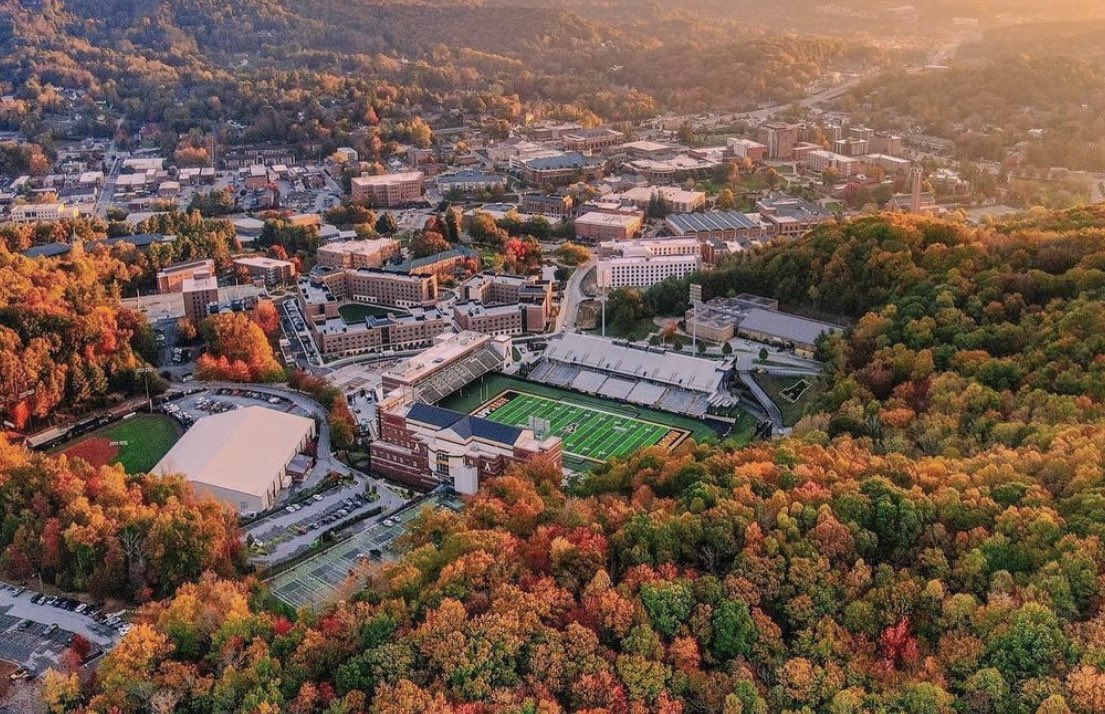 AppState_FB's tweet photo. A stadium that shines in every season ⭐️

Welcome To The Rock ⛰️ 

#GoApp https://t.co/IJYAfYKvUq