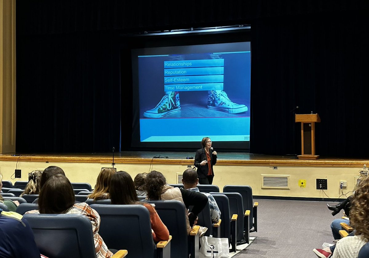 DevorahHeitner's tweet photo. Had a great time speaking at #parentuniversity in @OceansideSch2. TY @DianeProvvido & all the amazing hosts! Great parents and edu questions! @NassauBOCES @NYSCATE @nyla_ssl
#digcit #medialit #humanetech #parenting #edchat #ptchat https://t.co/KcfTj1JJgK