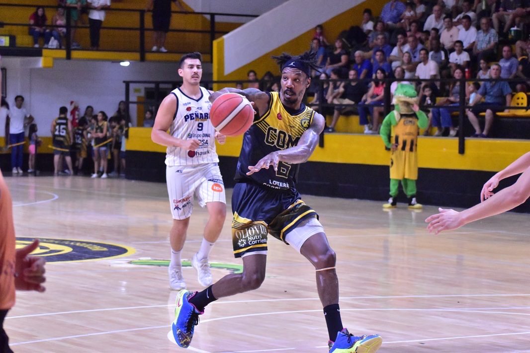 comumercedes's tweet photo. #LNB 🤩🏀 ¡TRIUNFAZO DE COMU EN EL DEBUT DE JORGE BALBIS COMO DT!
⚫️🟡COMU 99
⚪️🔵 PEÑAROL 78
🔥 G. Jordan: 22 puntos + 10 rebotes + 5 asistencias
#VamosComu 💛🖤🐊 https://t.co/Uyf1UDuEsD