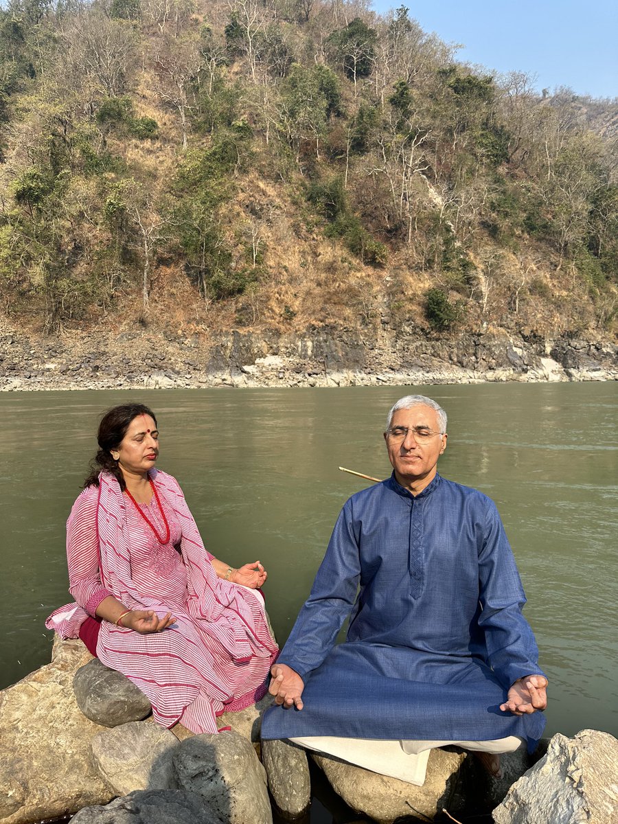 lpbhanu's tweet photo. ध्यान नै खुशीको कहिल्यै नसुक्ने, धेरै मिहिनेत नपर्ने, आफूभित्रै पाइने र कुनै शुल्क नलाग्ने श्रोत हो ।

विश्व खुशी दिवसको सबैमा मंगलमय शुभकामना ! 

(तस्बीरमा बराह क्षेत्रमा ध्यान गर्दै) https://t.co/P5Y0OjZYOl