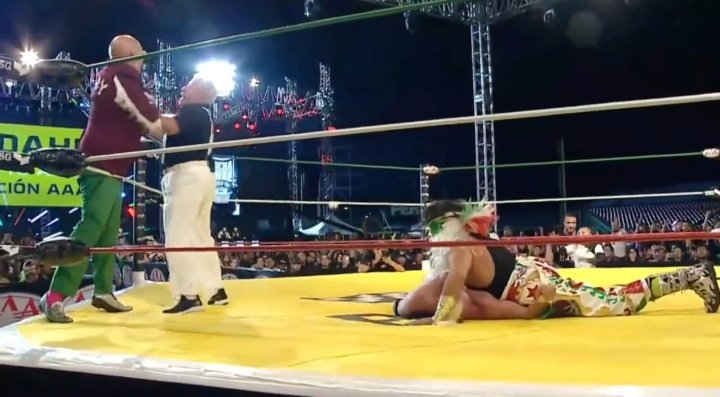 ChirpingBlueJay's tweet image. Let&apos;s go #Team #USA.
It&apos;s pays off to have #JackFancy in your corner.  @LuchaWorldCup 🔥

🇺🇸 @TheRealMorrison, @RealSamAdonis y @facdaniels 🇺🇸 @realJackFancy #LuchaLibreWorldCup  @AAAWorldCupFITE