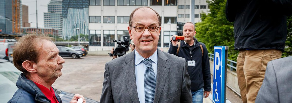 JDTVproducties's tweet photo. Is het een groot #Complot?
Waarom groet Joris D de cameraman van #JDTV? 

#NietVergeten
Vanavond om 20:00 uur een nieuwe aflevering van Dossier #Coldenhove op het NCTV Youtubekanaal

https://t.co/OhZaztnHBN

#HuigPlug
#Demmink
#WEGGEJORIST
#VerhaalVanLisa
#VerbodenTeKijken https://t.co/QwQsgBTPVS
