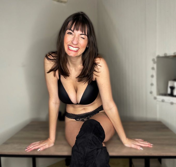 Both legs 🖤 #black #bra #blackbra #blackthong #panties #desk #smile #wink #sunday #vibes #makeup #hair<a href="/tag/black"class="tags">#black</a><a href="/tag/bra"class="tags">#bra</a><a href="/tag/blackbra"class="tags">#blackbra</a><a href="/tag/blackthong"class="tags">#blackthong</a><a href="/tag/smile"class="tags"><span>#smile</span></a><a href="/tag/hair"class="tags"><span>#hair</span></a><a href="/tag/makeup"class="tags"><span>#makeup</span></a><a href="/tag/vibes"class="tags"><span>#vibes</span></a><a href="/tag/panties"class="tags"><span>#panties</span></a><a href="/tag/sunday"class="tags"><span>#sunday</span></a><a href="/tag/desk"class="tags"><span>#desk</span></a>