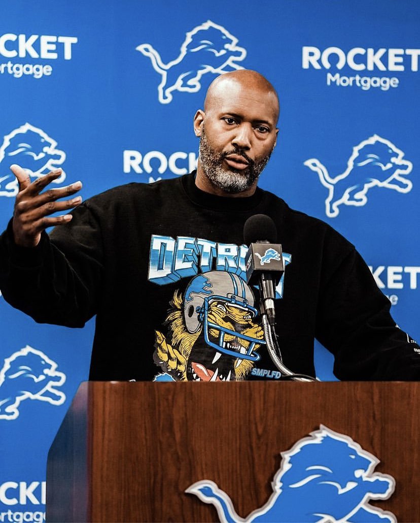 tonydombrowski's tweet photo. Cam Sutton
Emmanuel Moseley
David Montgomery
Graham Glasgow
Chauncey Gardner-Johnson

What an offseason so far… AND WE ARE JUST GETTING STARTED. WE ARE COMING FOR THE NORTH AND MORE IN 2023.

FIRE ME UP, BRAD HOLMES AND MOTOR CITY DAN CAMPBELL 🦁📈🔥

#OnePride 

📸: @Lions https://t.co/eYLOSceJxe