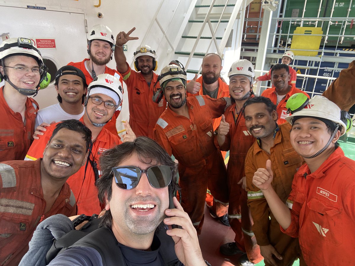 sagarotarak's tweet image. Dat moment when the whole ships crew come down to the gangway to see you off before you get down. A final good bye before we meet again. They all were so kind to me throughout the contract. 
#dreamteam #respect #signoff #seafarers #merchantships #shipping #ships