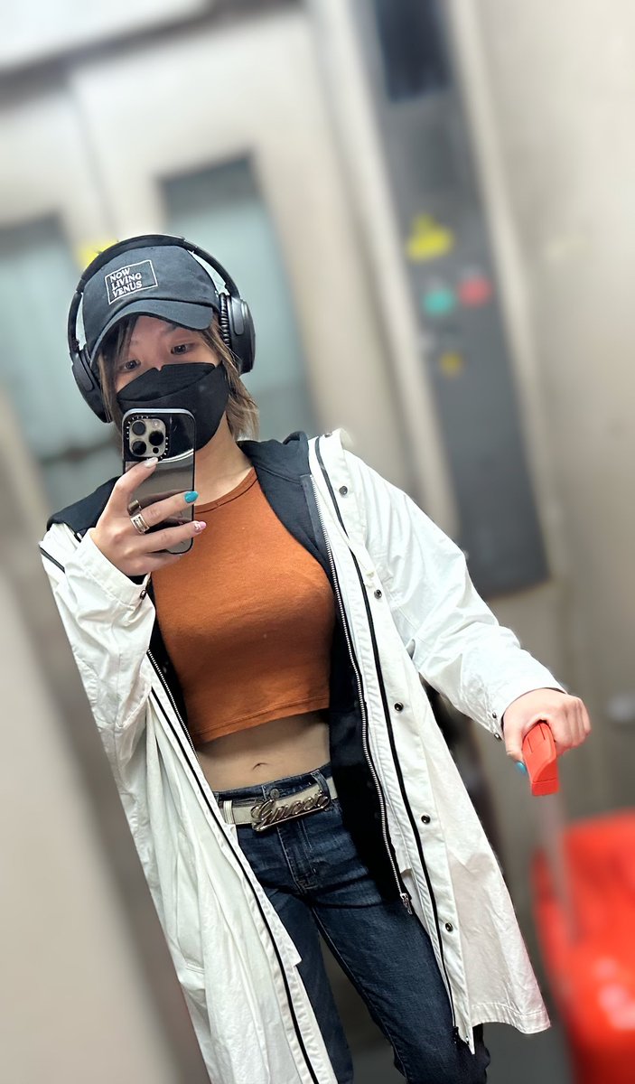 MinaShirakawa's tweet image. アイテムを別々に使ったコーディネート!
フルコーデを色々着回すの楽しいよーん🫶🏻
白いジャケットの中の黒パーカーも、
ちゃんみなパーカー!
パーカーにロングジャケット合わせるとかっちょ良い✌️
デニム✖️デニムは爽やかでしょ🌸
item.rakuten.co.jp/icefield/c/000…
※受注3/27まで💖
#STARDOM #HTML03