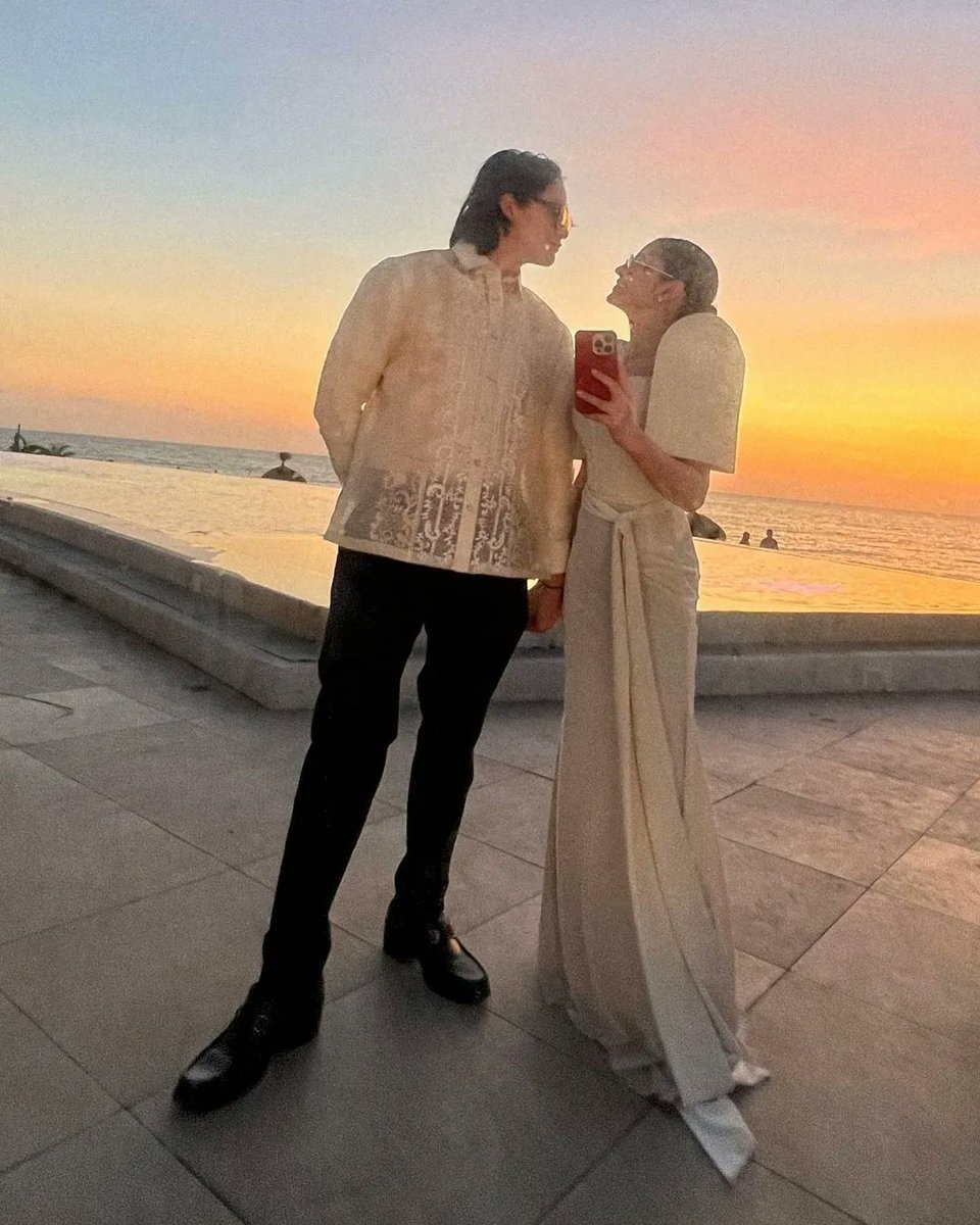 Sparkle_GMA's tweet photo. Here are just some of Bianca Umali and Ruru Madrid's sweetest photos ✨️

Make sure you catch Bianca and Ruru in the pilot episode of #TheWriteOne TONIGHT at 9:35PM on GMA Telebabad! 

#BiancaUmali #RuruMadrid #GMAViu https://t.co/Wdrur7vrq5