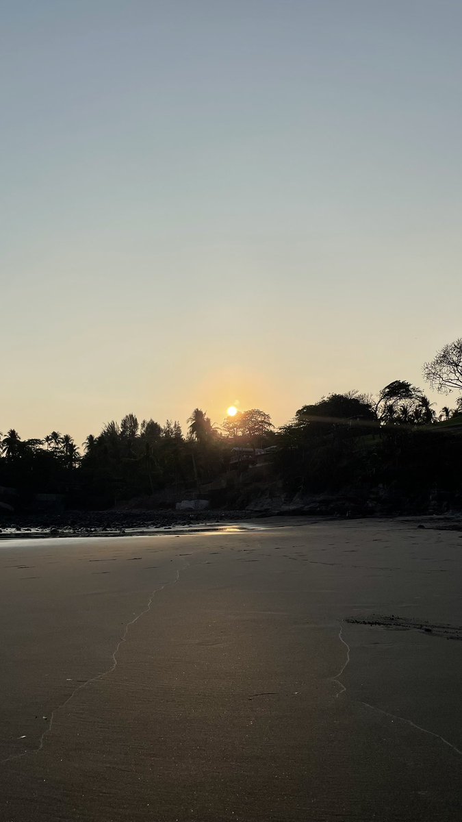 RuloFunes's tweet photo. Solo lo había visto por fotos, así de intenso. Ahora lo viví y disfruté a cada segundo. 😍

#SunsetReport 🌅🇸🇻 https://t.co/k0RWfhT0Nl