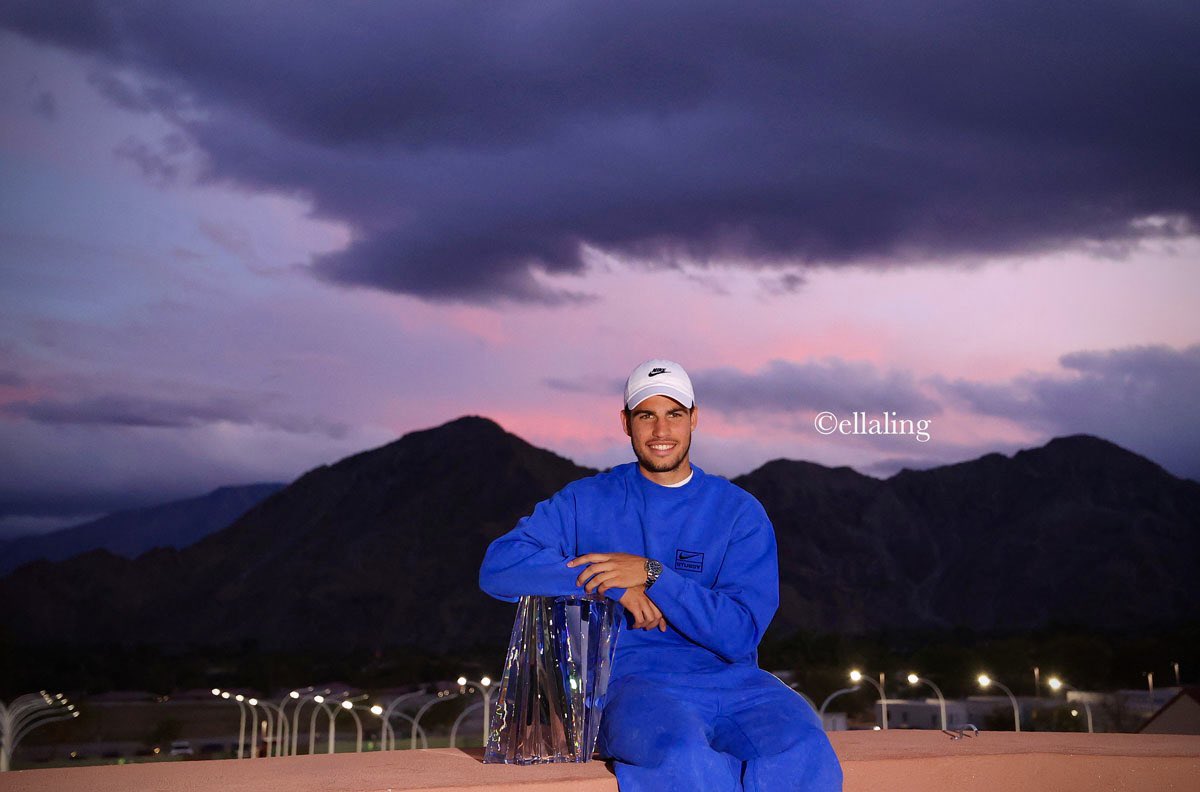 Perfect setting for the perfect tournament 🌅 🏔️ 🏜️ 🌵 🎾 Congrats to @carlosalcaraz and the @BNPPARIBASOPEN @babolat @Nike #indianwells #sunset #tennisparadise @shutterstocknow #tennisphotography #no1 @atptour