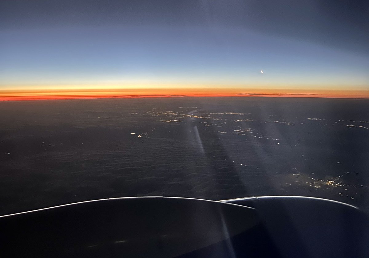 CDurham28's tweet photo. @SouthwestAir gotta love those sunrise views! This morning was beautiful! https://t.co/m44ZDTF5zO