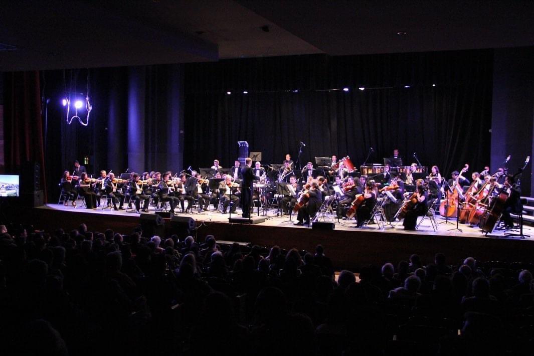 UTEoficial's tweet photo. #OrgulloUTE | Nuestro Coro Polifónico de la UTE dirigido por la maestra Cecilia Tapia, participó de un concierto en conjunto con la Orquesta Sinfónica Nacional del Ecuador 🇪🇨
Una experiencia que enorgullece a toda la comunidad de la Universidad UTE 💚💙
#CoroUTE #Concierto https://t.co/eQdmLF2Vt9