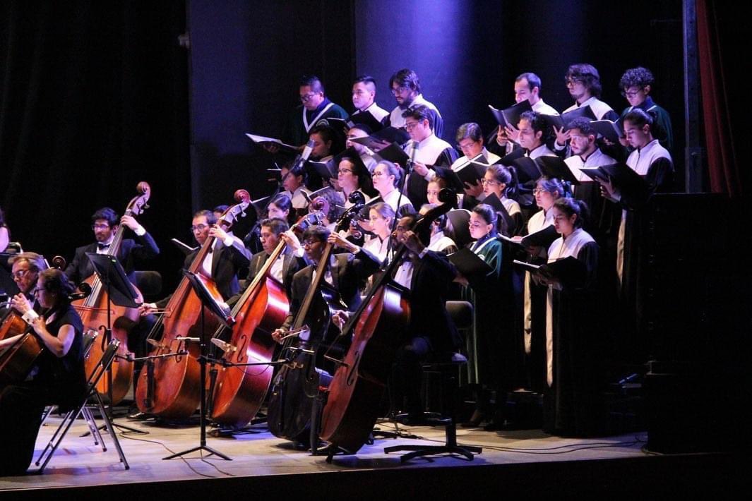 UTEoficial's tweet photo. #OrgulloUTE | Nuestro Coro Polifónico de la UTE dirigido por la maestra Cecilia Tapia, participó de un concierto en conjunto con la Orquesta Sinfónica Nacional del Ecuador 🇪🇨
Una experiencia que enorgullece a toda la comunidad de la Universidad UTE 💚💙
#CoroUTE #Concierto https://t.co/eQdmLF2Vt9