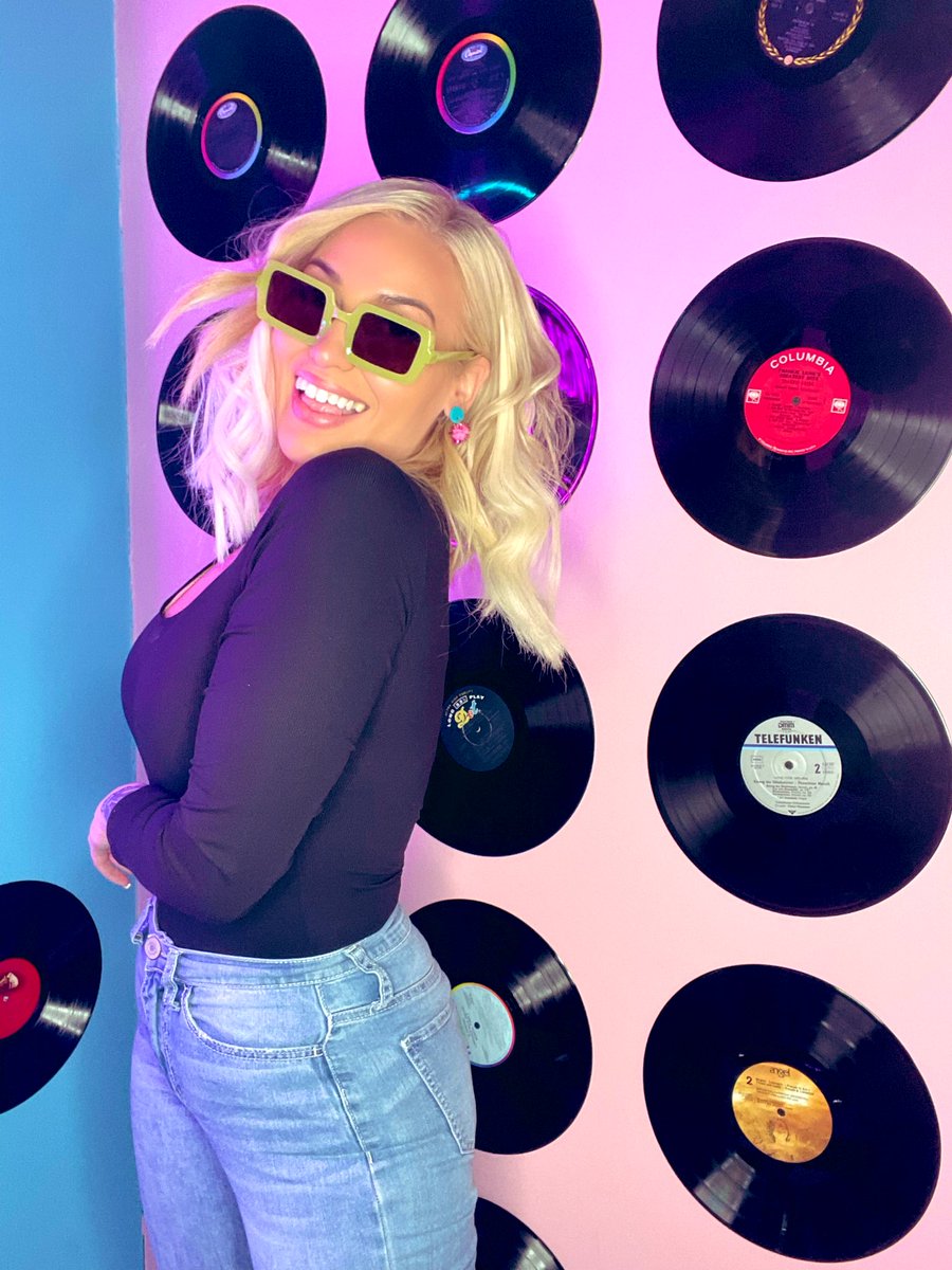 AdriannaPence's tweet image. #Thankful for weeks like this. My heart is full ❤️

Although…My bracket is BUSTED 😂
#SpringBreak #timewithfamily #selfcare #TEACHers #SpringIsComing