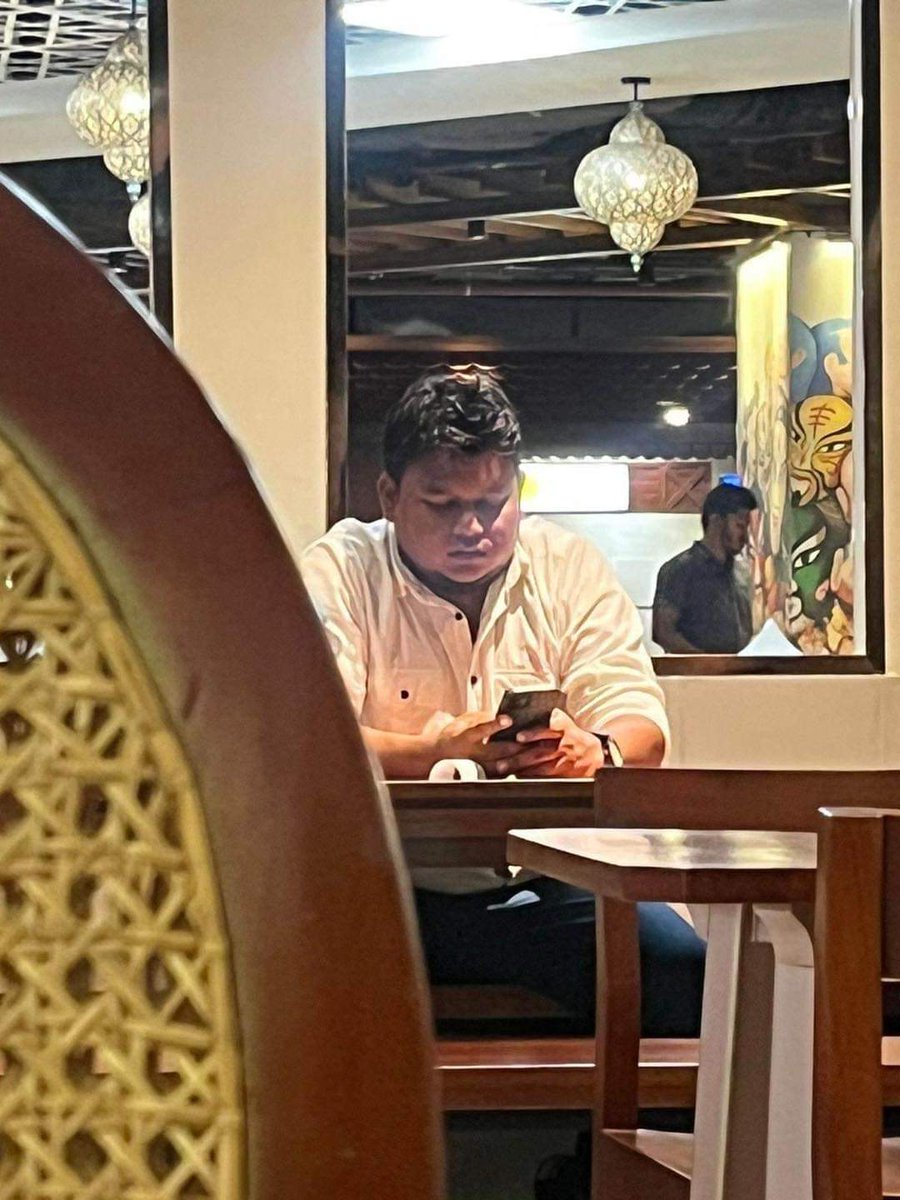 nomadic_sanjee's tweet photo. Picture Of Student Leader Wasantha Mudalige Sitting At Shangri-La Hotel Sends Shock Waves Amongst Colombo Elite Who Honestly Thought "Socialists" Cannot Enter A 5 Star Hotel. How Dare they? It's Only Meant For Namal Baba And Co.
#LKA #Satire
@NewsCurrySL https://t.co/yYJ5OwHKVN
