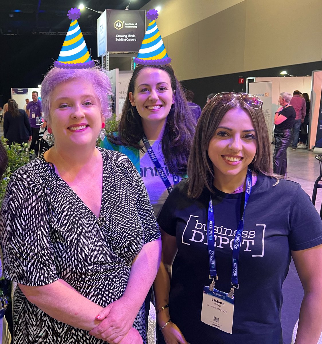 Happy Birthday <a href="/rebeccamihalic/">Rebecca Mihalic</a> and <a href="/HeatherSmithAU/">💐Heather Smith</a> 🥳🎉😘
Wishing you both a wonderful day xx