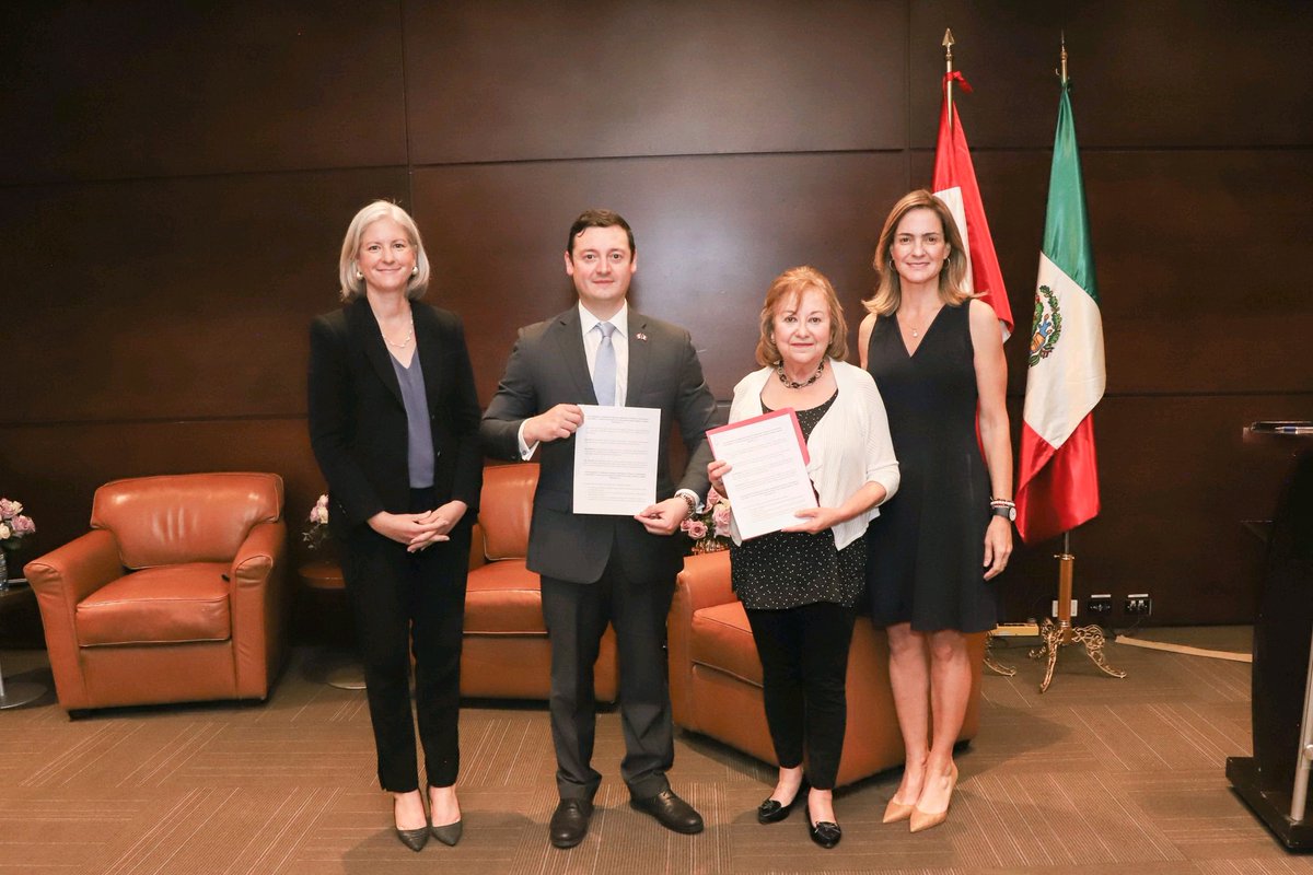 We are pleased to sign a collaboration agreement with <a href="/canchammty/">CanCham Mty</a> in Monterrey, Mexico to advance our common commitment for the pursuit of international business success for women entrepreneurs, executives and service providers. 
#womenexporters #IWD2023 #womenentrepreneurs #IWD