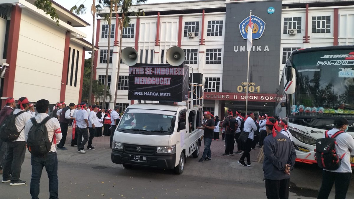 RizkyPutrasupr5's tweet photo. #35PTNBMenggugat
#PNSHargaMati
#jokowikemanasih? https://t.co/6umNrlTqfp