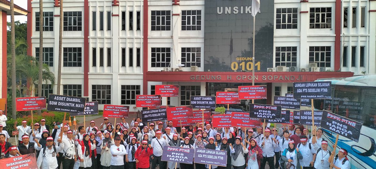 RizkyPutrasupr5's tweet photo. #35PTNBMenggugat
#PNSHargaMati
#jokowikemanasih? https://t.co/6umNrlTqfp