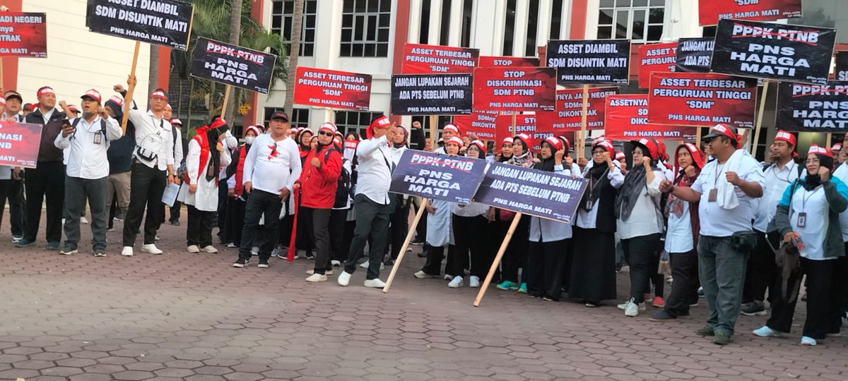 RizkyPutrasupr5's tweet photo. #35PTNBMenggugat
#PNSHargaMati
#jokowikemanasih? https://t.co/6umNrlTqfp
