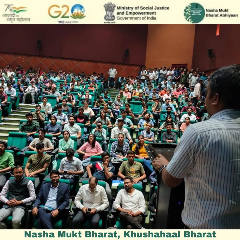 NMBA_MSJE's tweet photo. Under NMBA, an awareness and sensitisation session was held at Gautam Budhha University, followed by a signature campaign and rally which was attended by 600 students and around 40 teachers and staff of GBU. The program was coordinated by district administration, GB Nagar, U.P. https://t.co/qoYadPrgIF