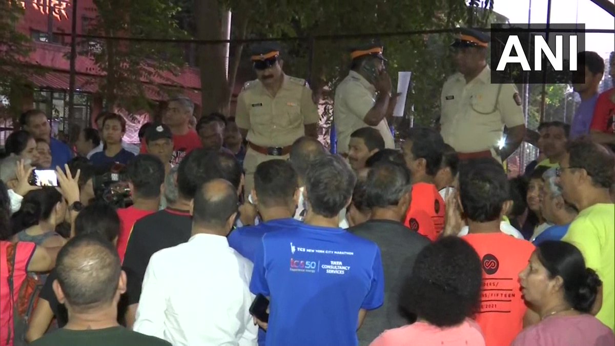 TOIMumbai's tweet photo. #Mumbai | Runners and joggers protest outside the Shivaji Park police station after a woman, Rajalakshmi Krishnan, was killed by a speeding car while she was on her morning run near #Worli Dairy on Sunday. https://t.co/yXH4qm4uDc