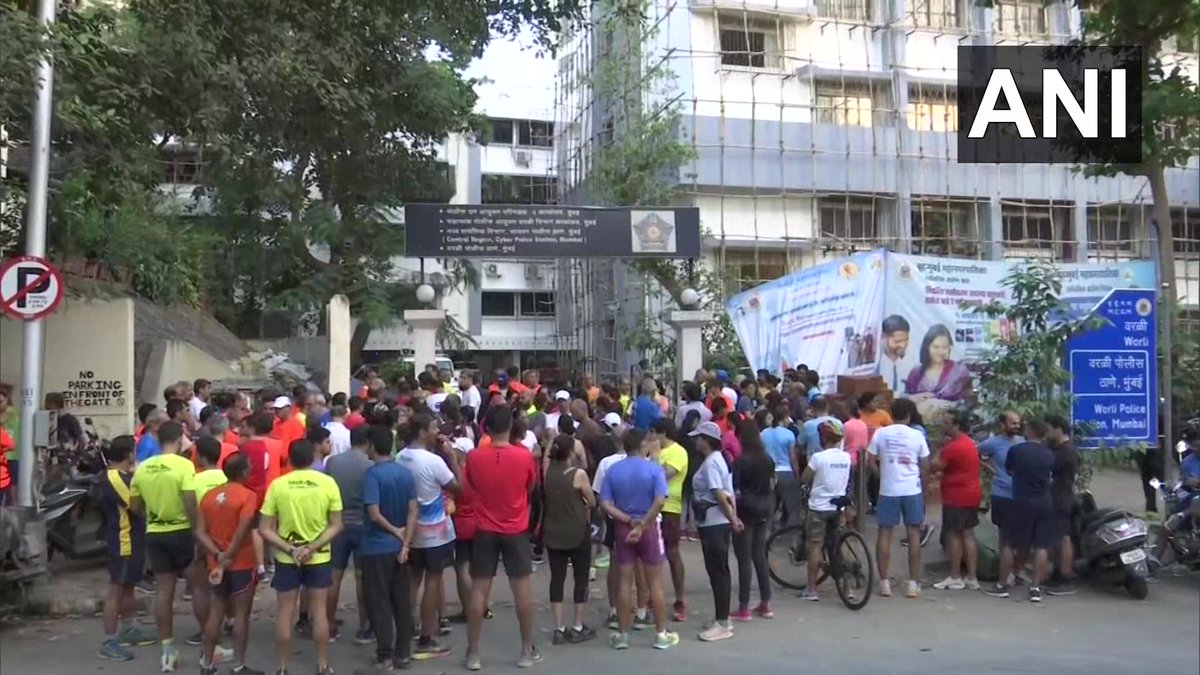 TOIMumbai's tweet photo. #Mumbai | Runners and joggers protest outside the Shivaji Park police station after a woman, Rajalakshmi Krishnan, was killed by a speeding car while she was on her morning run near #Worli Dairy on Sunday. https://t.co/yXH4qm4uDc