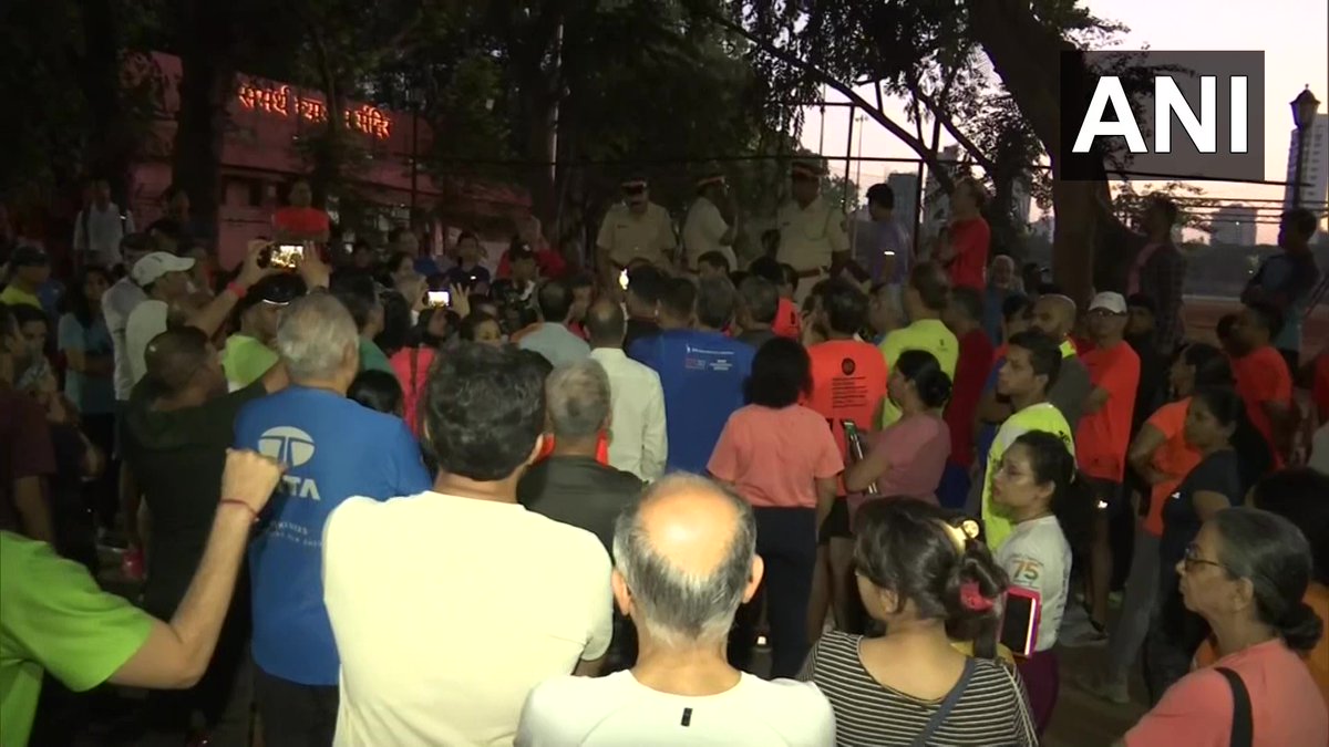 TOIMumbai's tweet photo. #Mumbai | Runners and joggers protest outside the Shivaji Park police station after a woman, Rajalakshmi Krishnan, was killed by a speeding car while she was on her morning run near #Worli Dairy on Sunday. https://t.co/yXH4qm4uDc