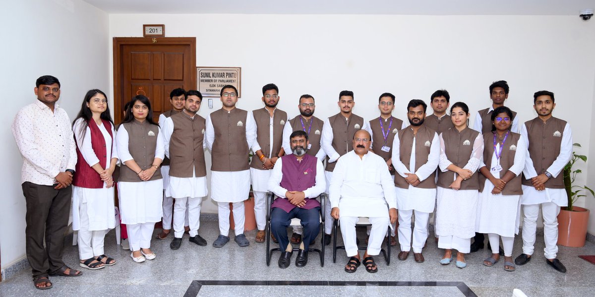 mit_sog's tweet photo. Everything about day 3 National Study Tour from seeing the Indira Gandhi Museum and meeting Shri Gopal Rai and Shri Sunil Kumar Pintu, it was a great interaction.
#mitsog #mit #mitwpu #MPG18 https://t.co/UHMPUJYGuW