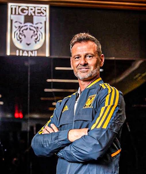 Fafhoo's tweet photo. Diego Cocca le propuso a Tigres dirigir a la Selección Nacional y a Tigres al mismo tiempo este torneo mientras el conjunto felino buscaba un nuevo técnico.

Sin embargo, Tigres dijo: "NO". 

¿Se equivocó Tigres al no aceptar la propuesta del técnico argentino?

SI ♥️
NO 🔃 https://t.co/qU5ypfClXh