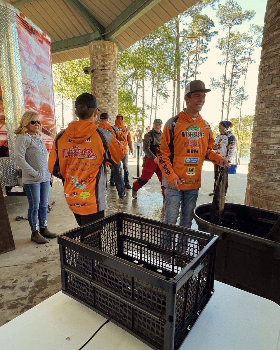 HunterMurphy05's tweet photo. A BIG Congratulations to Hunter Murphy &amp; Christian Williamson on winning the 3 pound even fish worth $10,280! They are the first winners of the 2023 season! Congrats boys!! https://t.co/bGoYHLu0HJ
