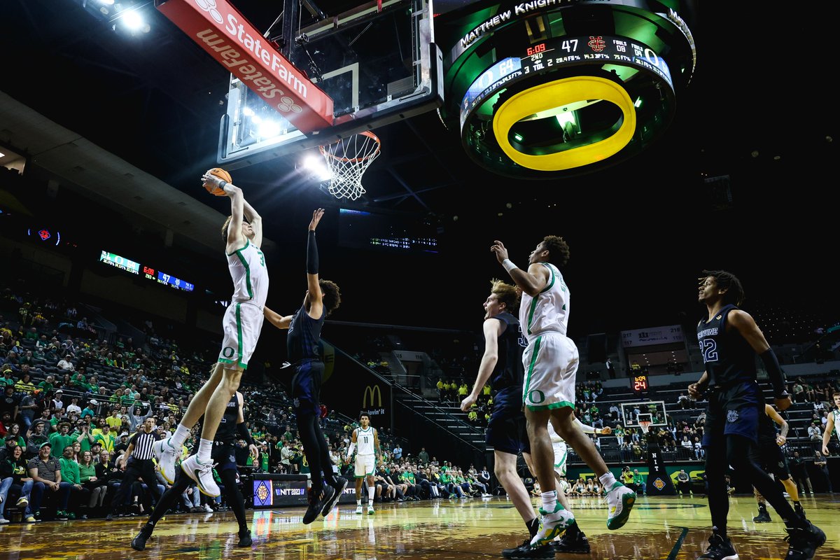 OregonMBB's tweet photo. On a tear. 

@Nathanbittle33 has recorded career highs in points each of the last two games, and notched his first 20-10 game tonight, tallying 21 points and 13 rebounds. 

#GoDucks https://t.co/MJGrepeIne